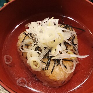 焼きおにぎりの出汁茶漬け